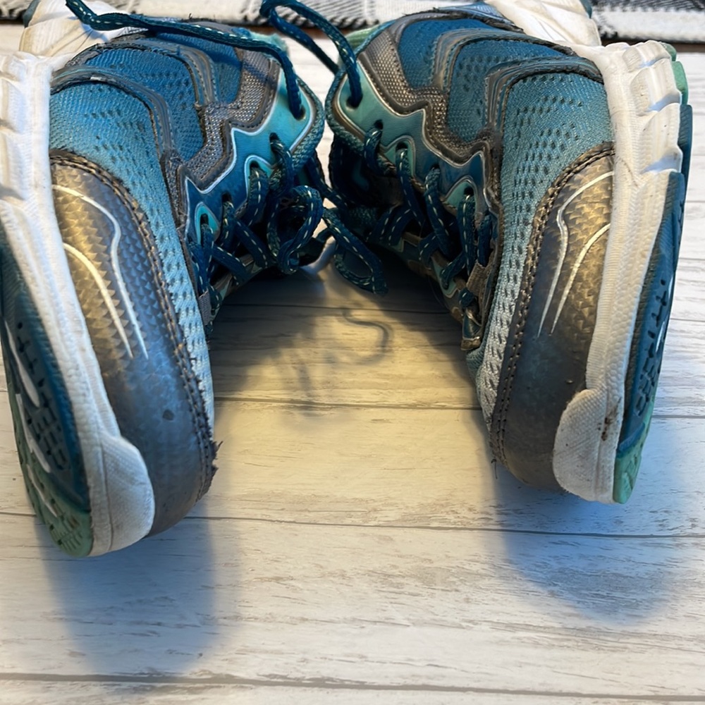 FILA RUNNING SHOES, Size 9 - Picture 3 of 10